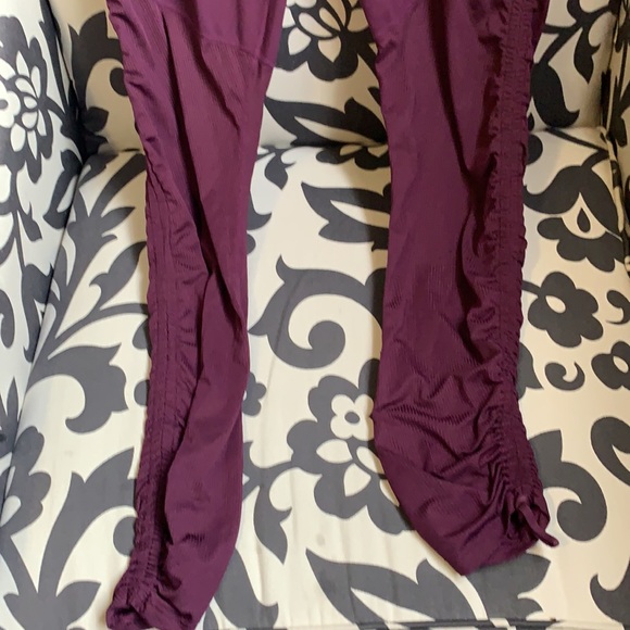 Fabletics leggings - Picture 2 of 2